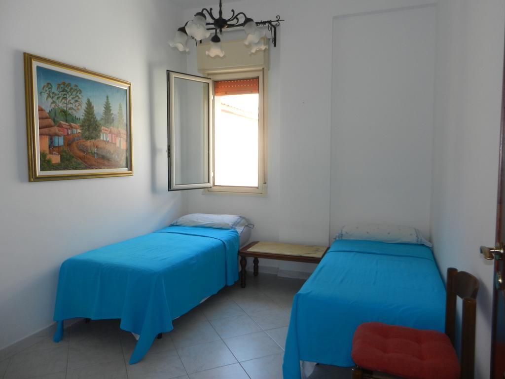 Leonardo Apartman Capaci Szoba fotó